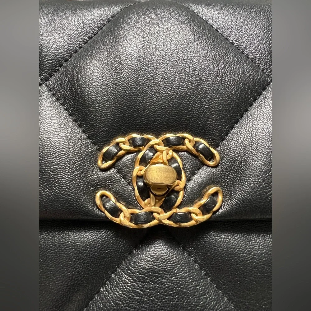 Chanel 19 medium size - Picture 3 of 9